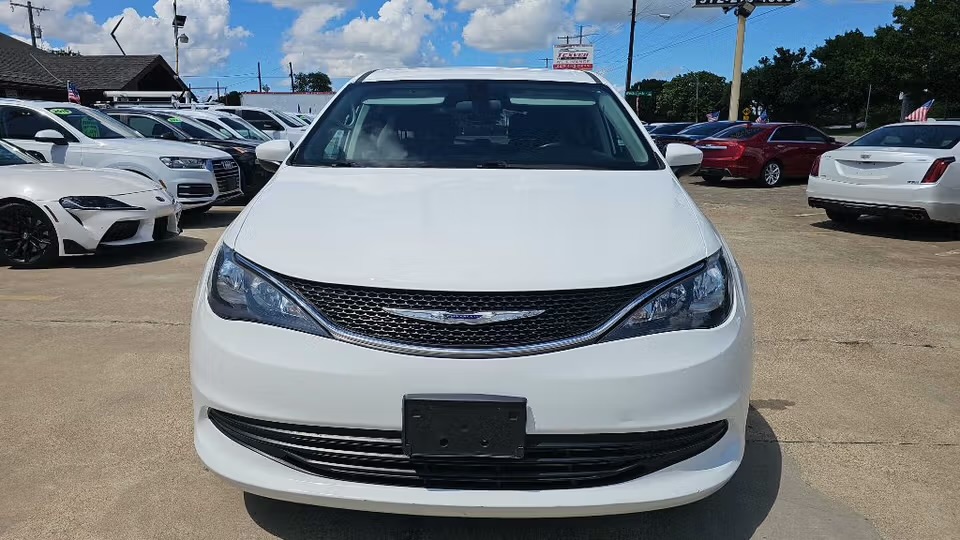 2020 Chrysler Voyager